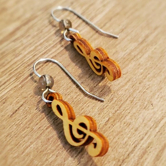 Musical treble clef dangles with bead accent - Picture 3 of 3
